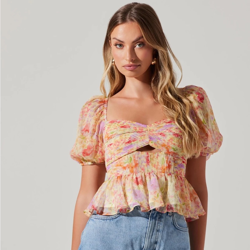 ASTR Arlet Puff Sleeve Blouse